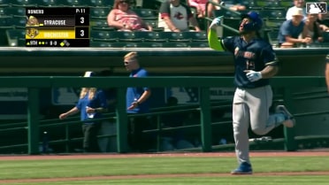 Francisco Alvarez slugs a go-ahead two-run homer