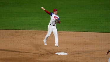 Mayer, Sogard turn slick double play