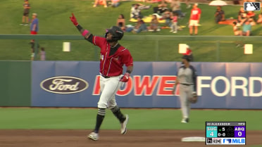 Yanquiel Fernandez's solo home run