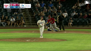 Leonardo Bernal's two-run homer