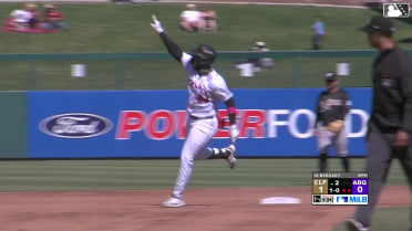 Yanquiel Fernández's solo homer