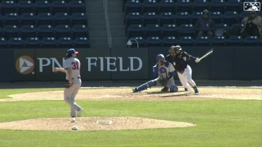 Oswald Peraza drives in a run with an RBI single