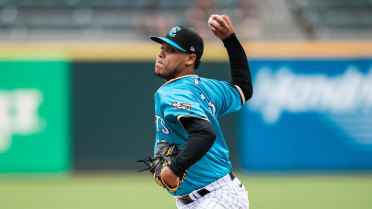 Charlotte Tops Memphis 3-2, Splits Double-Header