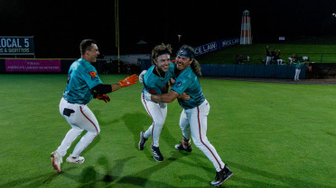 Oyster Catchers walk off Curve in 10 inning thriller