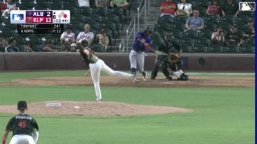 Yanquiel Fernandez's two-run home run