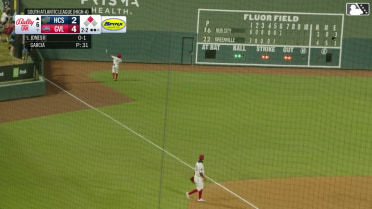 Yophery Rodriguez's running grab