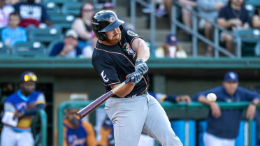 Clingstones Lose 8-5 After Lead Unravels in Eighth Inning