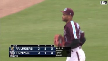 Justin Crawford's incredible sliding catch