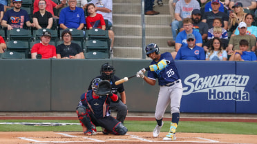 Baez's Big Hit Helps Hooks to Comeback Win in 10