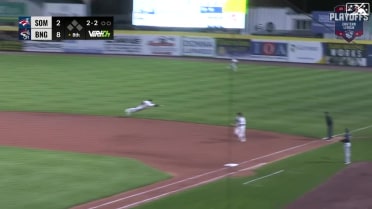 Jeremiah Jackson lays out and makes a diving catch 