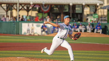Trio of Tuga Twirlers Tame Mets in Three-Hitter
