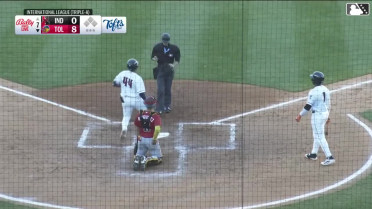 Hao-Yu Lee sends a solo home run to left field