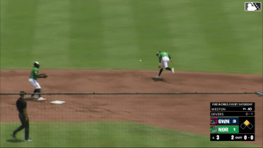 Livan Soto's sweet flip starts double play