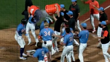 Aron Estrada's walk-off homer