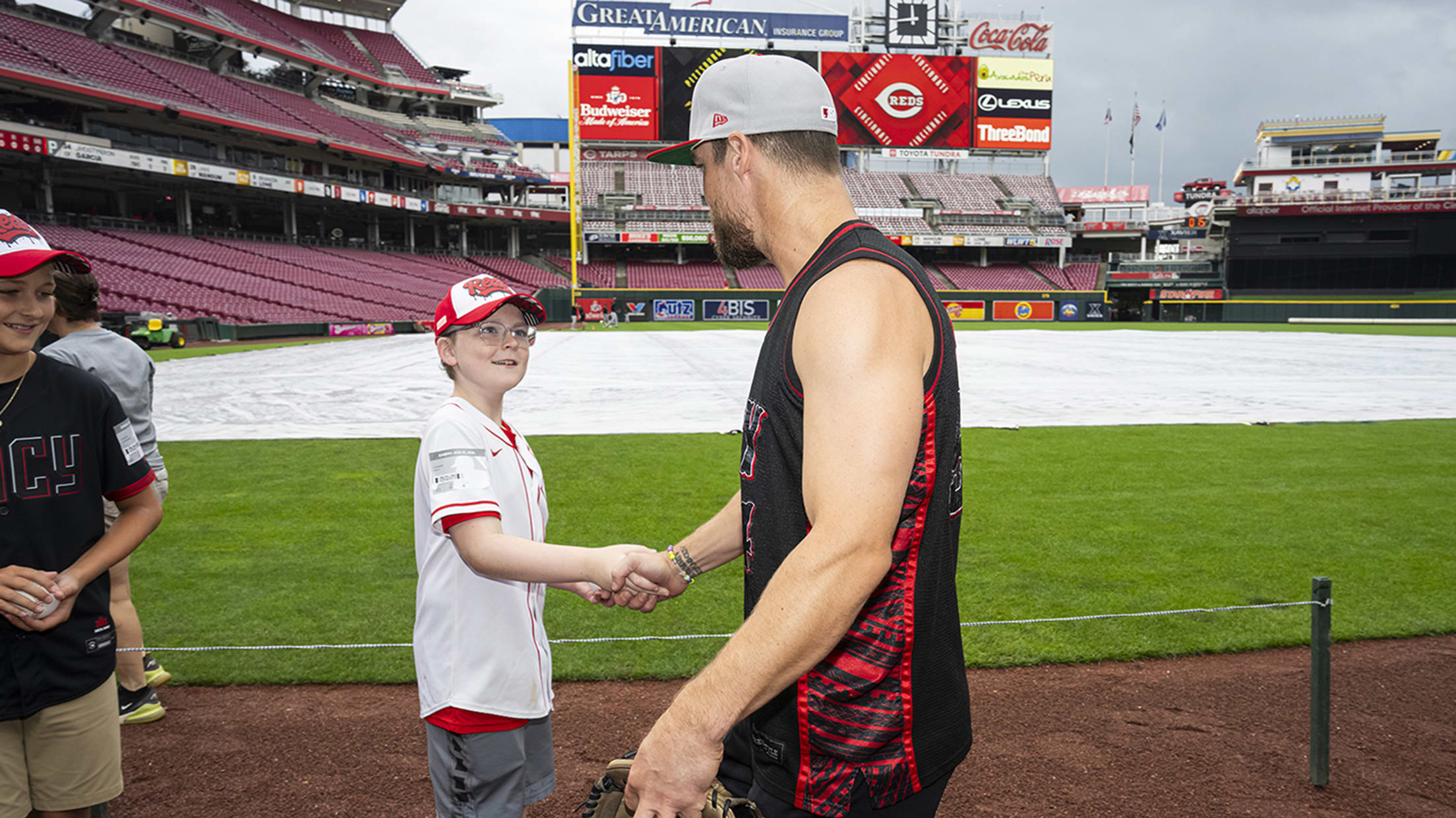 Collin Cowgill shakes hands with Connor Hyitt.