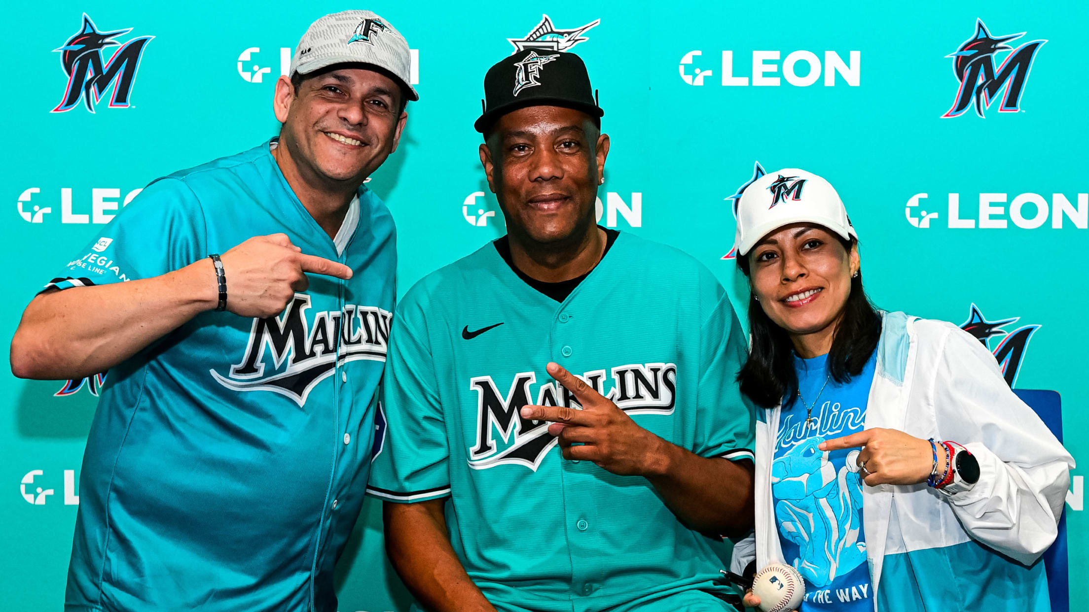 Fans taking a photo with Marlins Alumni