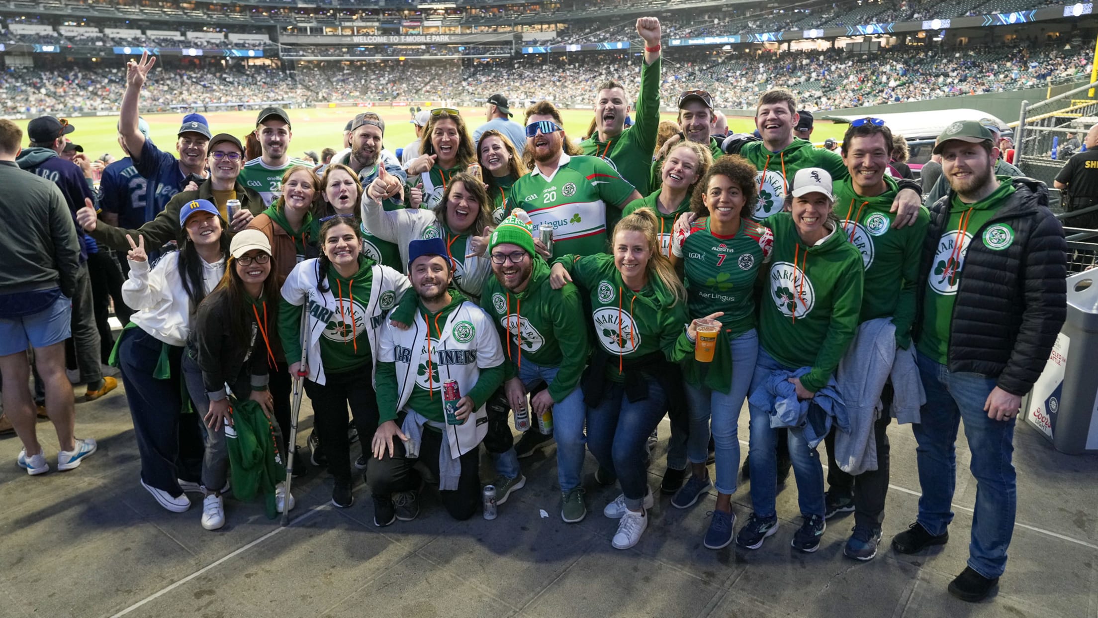 Group of Mariners Fans