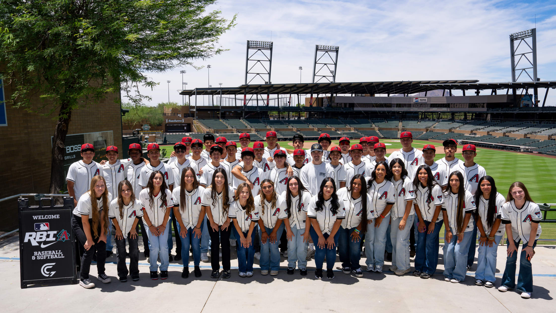 Corbin Carroll takes a group photo with baseball and softball players from Nike RBI.