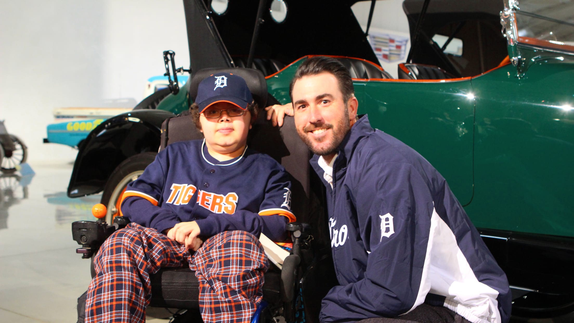 Justin Verlander takes a picture with a Detroit Tigers fan.