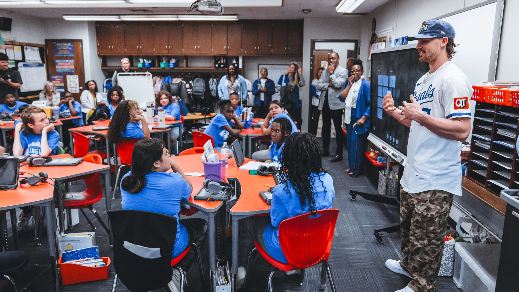 Bobby Witt Jr. speaks with students.