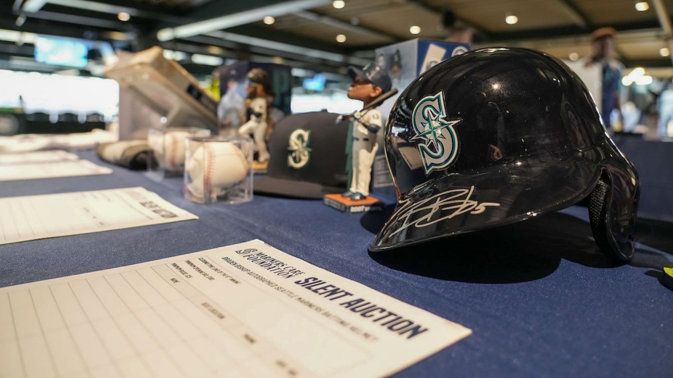 Image of auction table at T-Mobile Park.