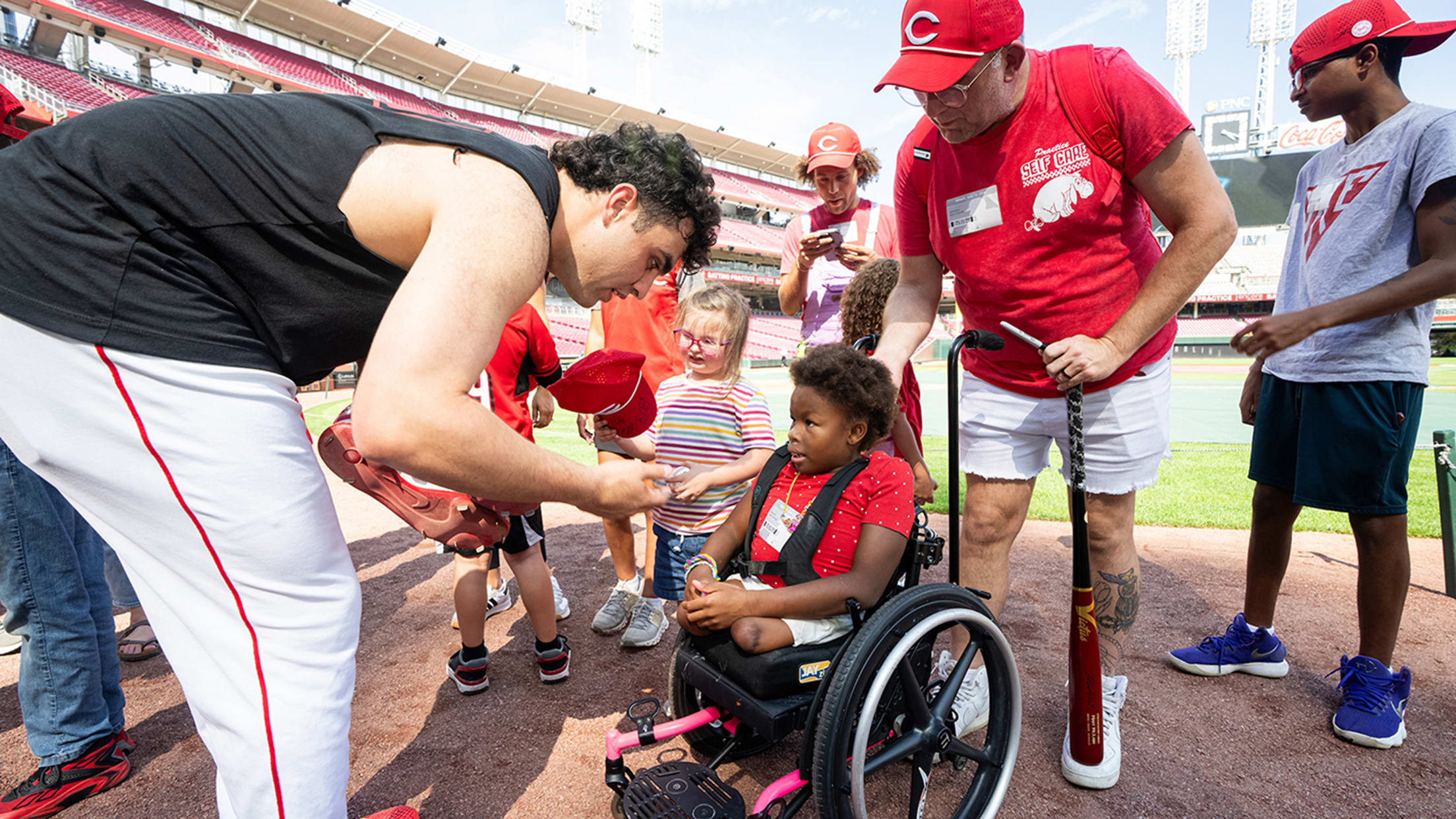 Sal Stewart meets with one of the young artists during batting practice.