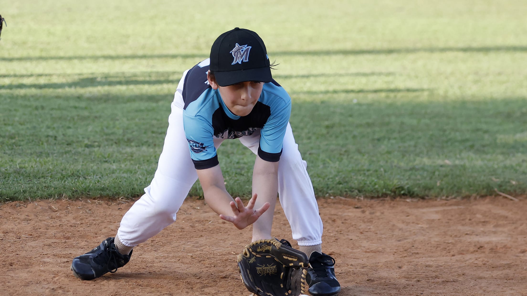 A player fields a ball in the infield at the MLPAA Legends for Youth Clinic.