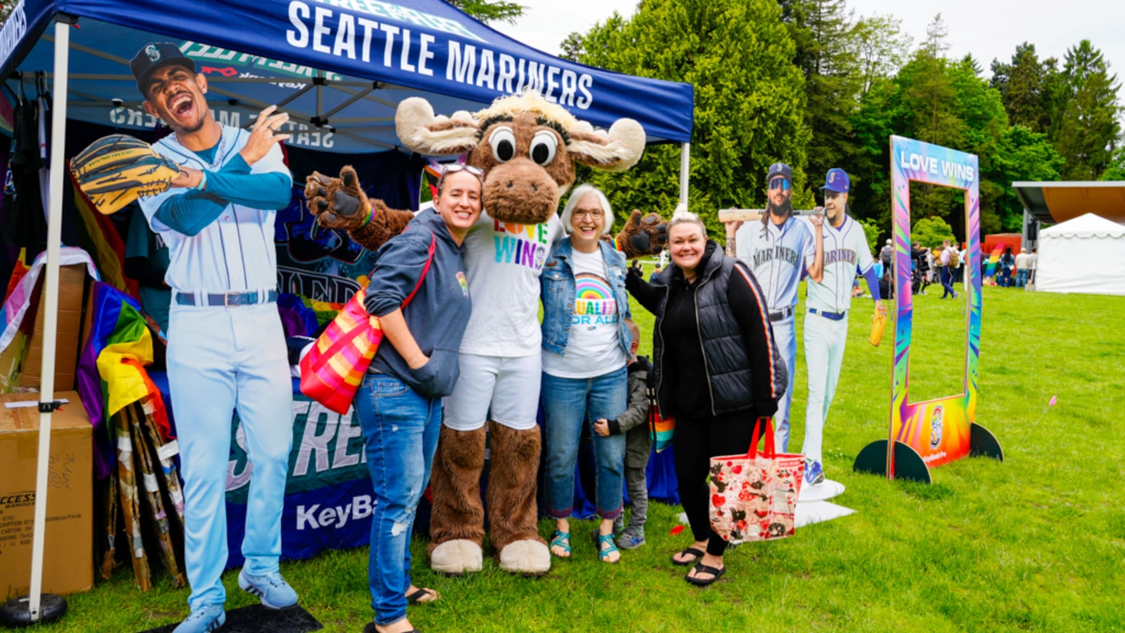 Mariner Moose taking photo with fans at Street Fleet event.