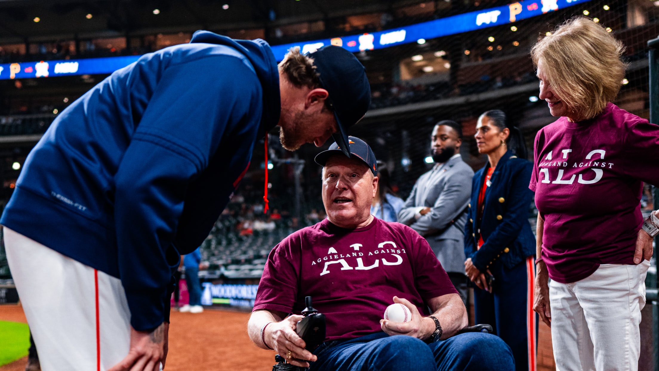 Josh Hader takes the time to meet with a Houston Astros fan advocating for ALS.
