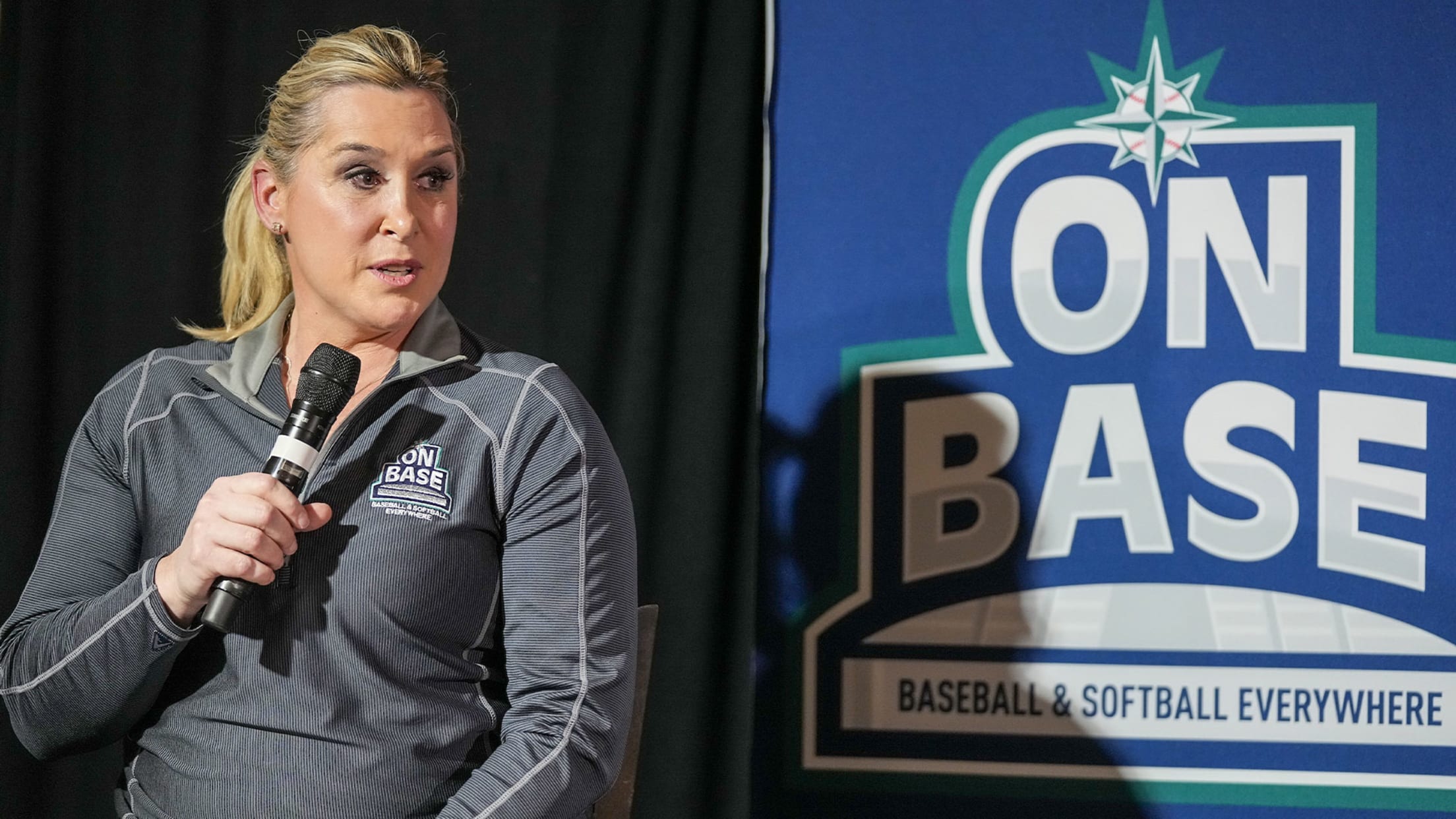 Image of Angie Mentik speaking to coaches.