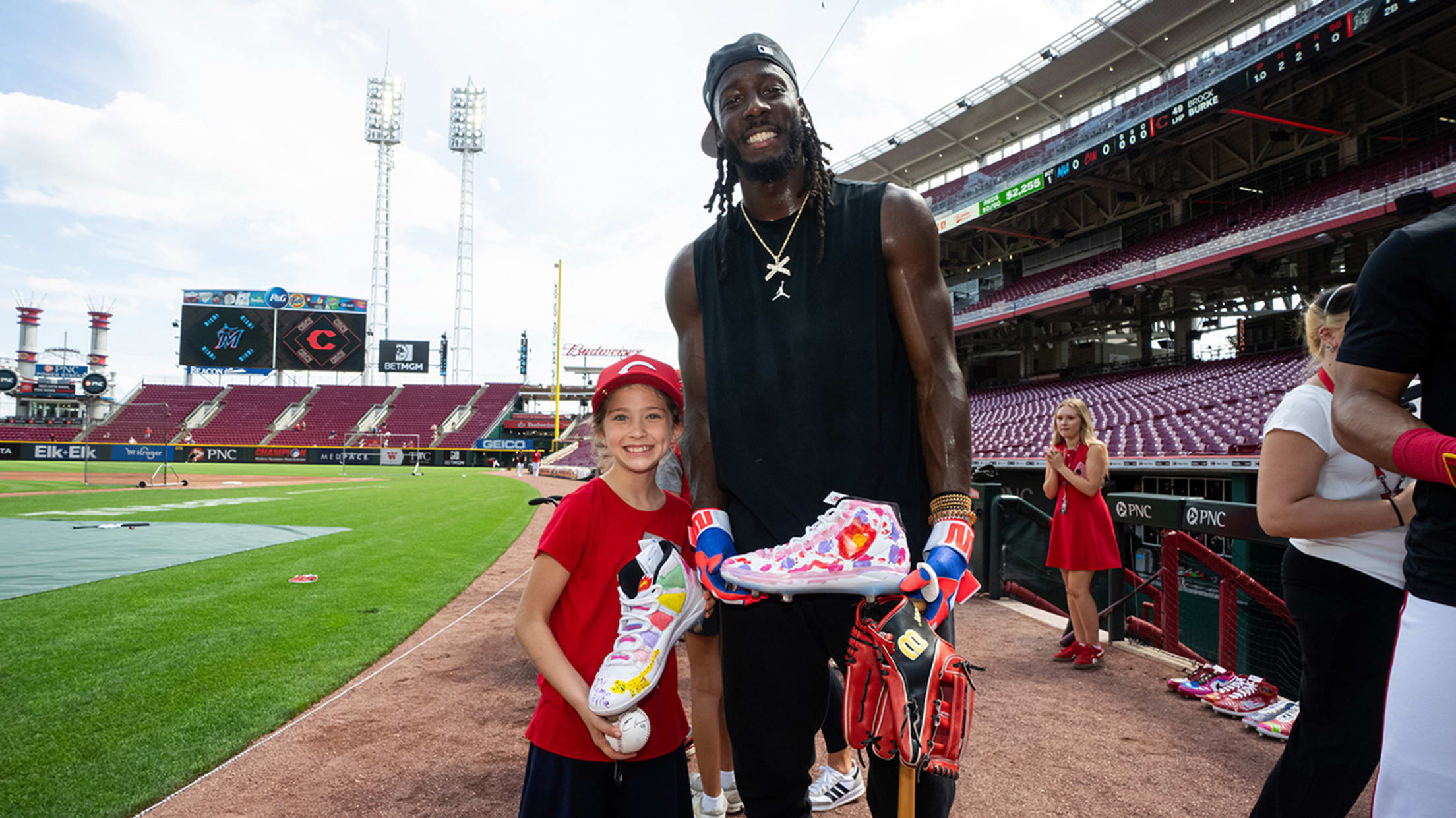 Elly De La Cruz with his cleats and his artist, whose name is also Ellie.