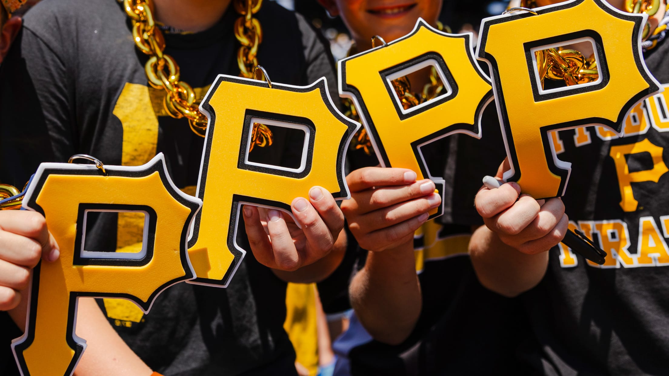 Pirates logo replica chains