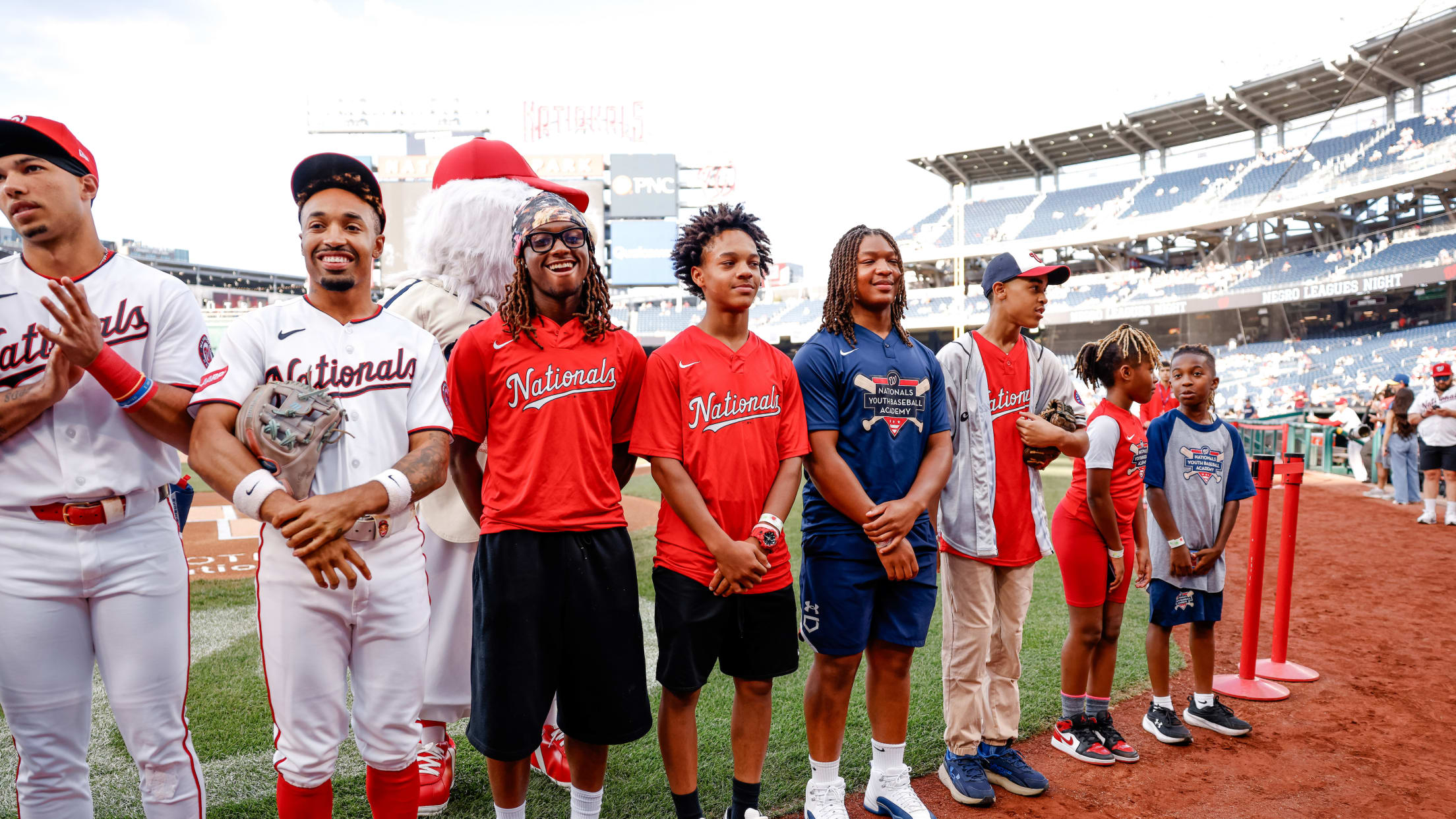 Nasim Nuñez welcomes young players to Nationals Park on Negro Leagues Night.