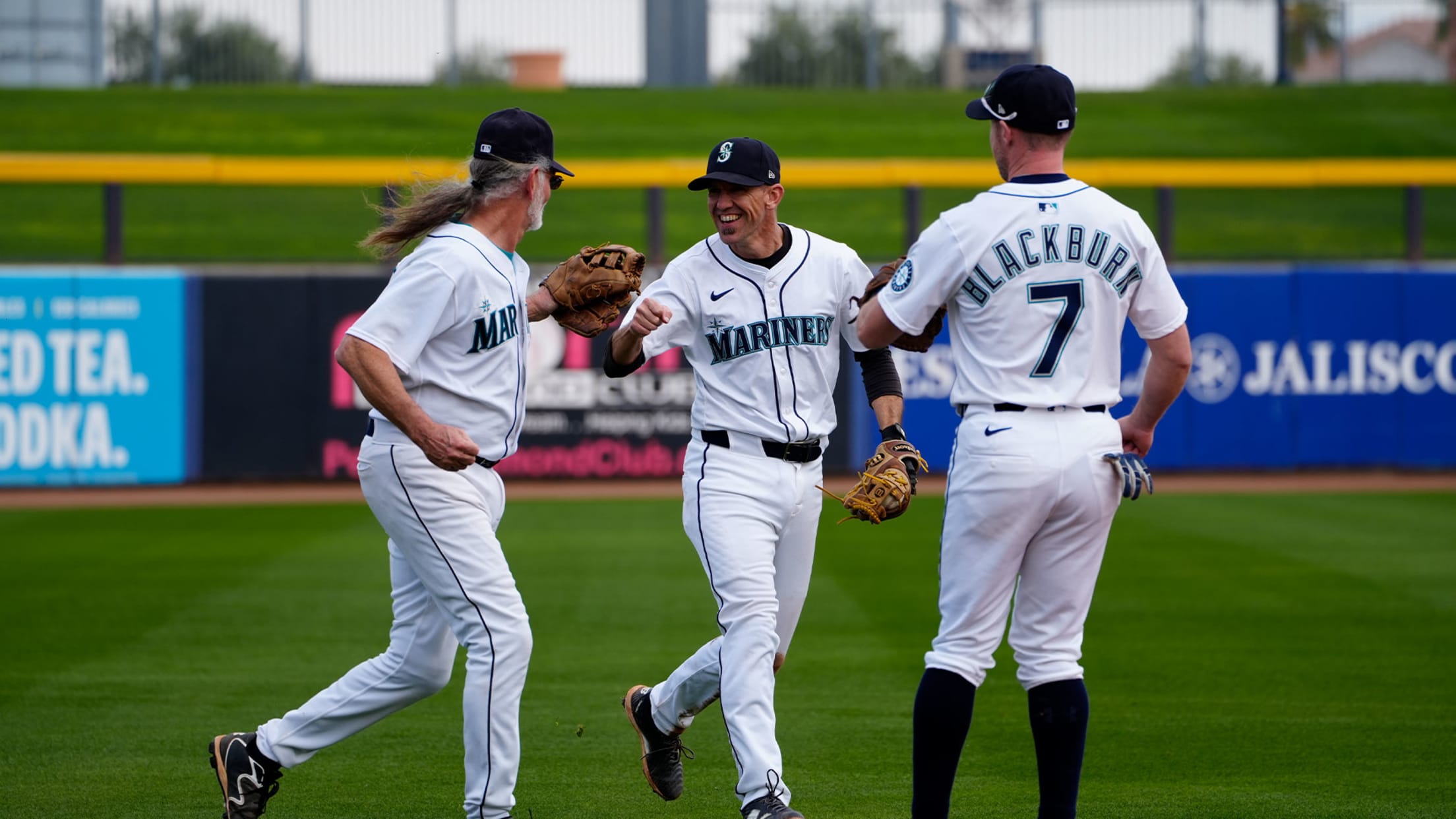 Image of fans participating in Seattle Mariners Fantasy Camp