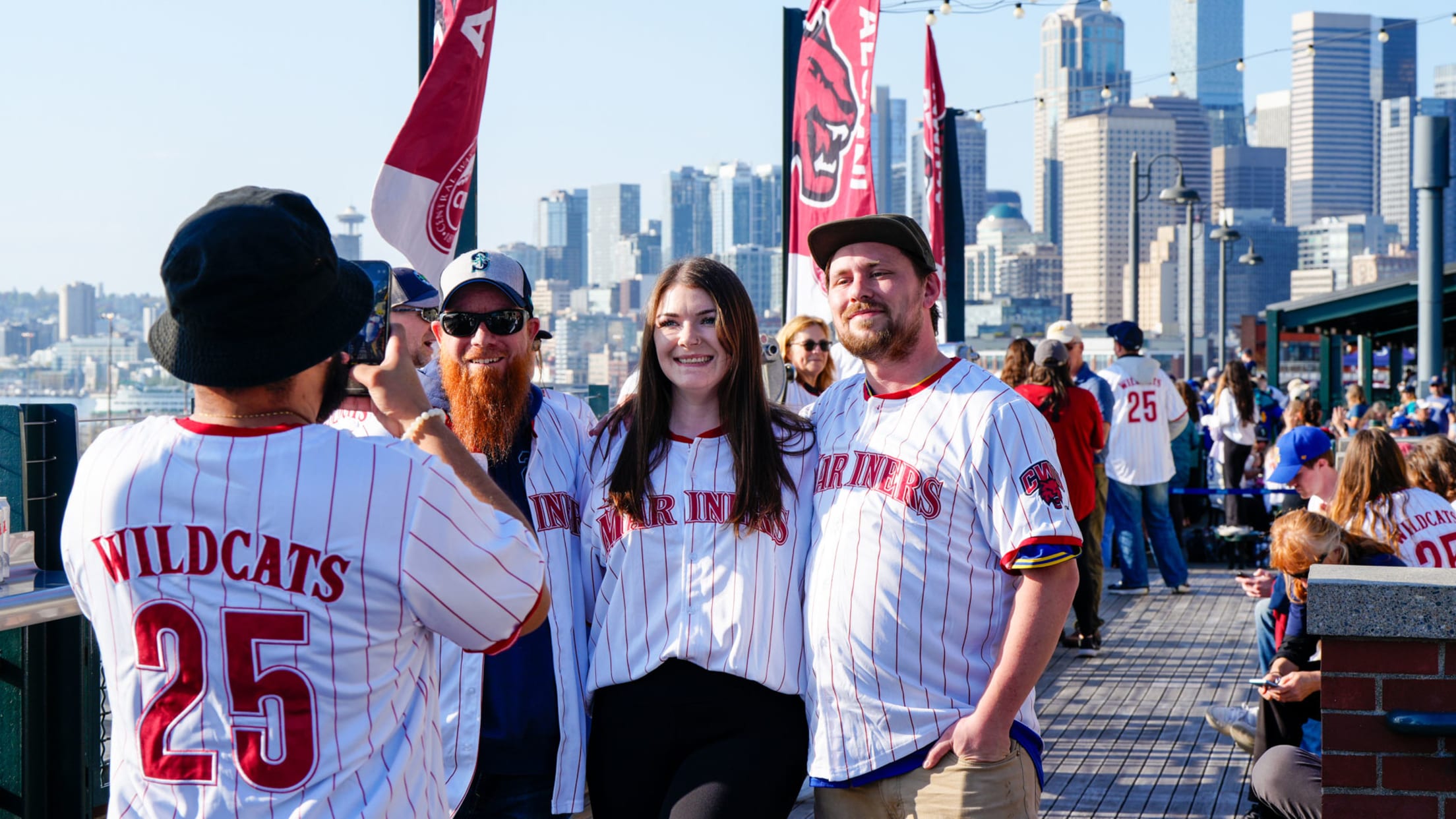 Group of Mariners Fans