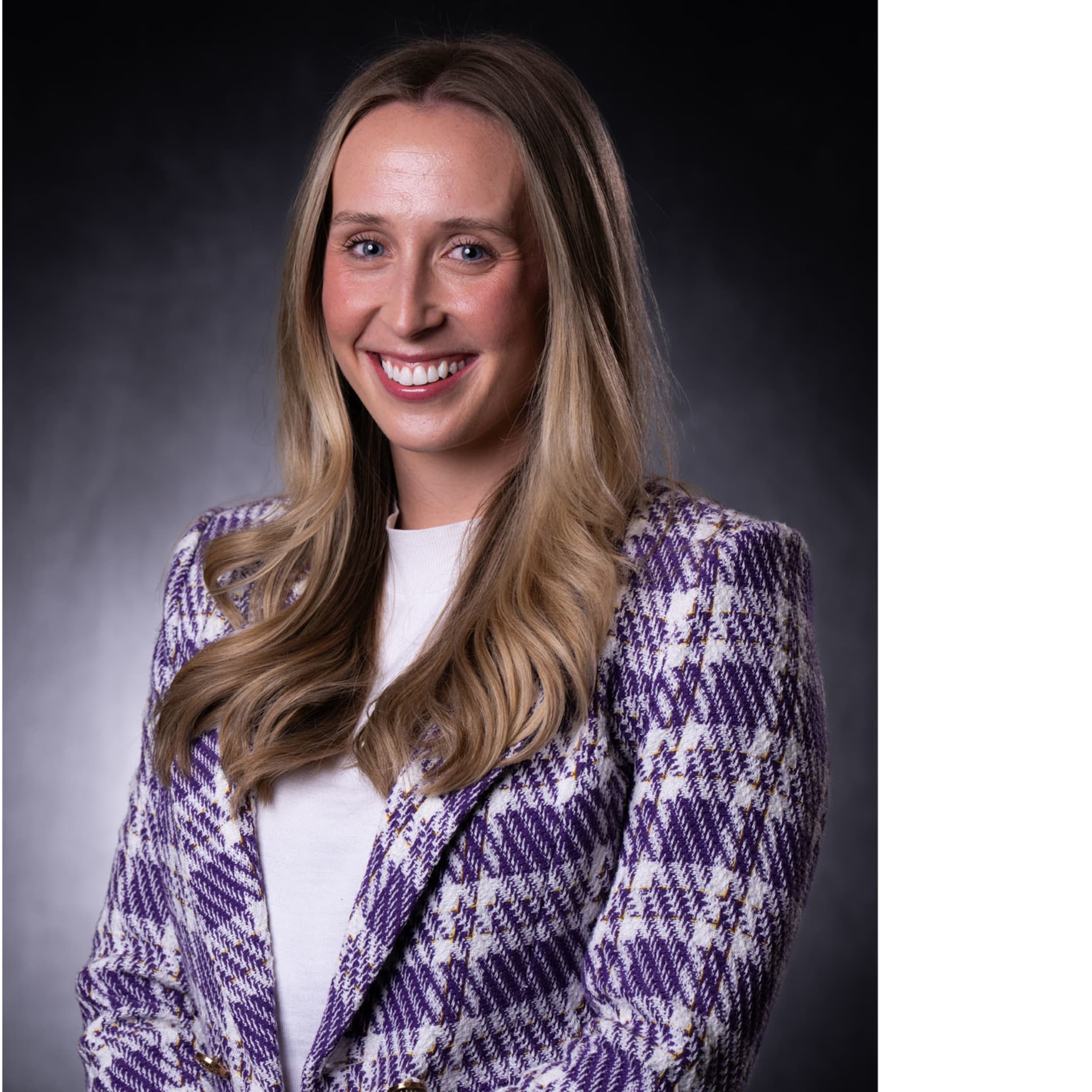 Julia Santora headshot