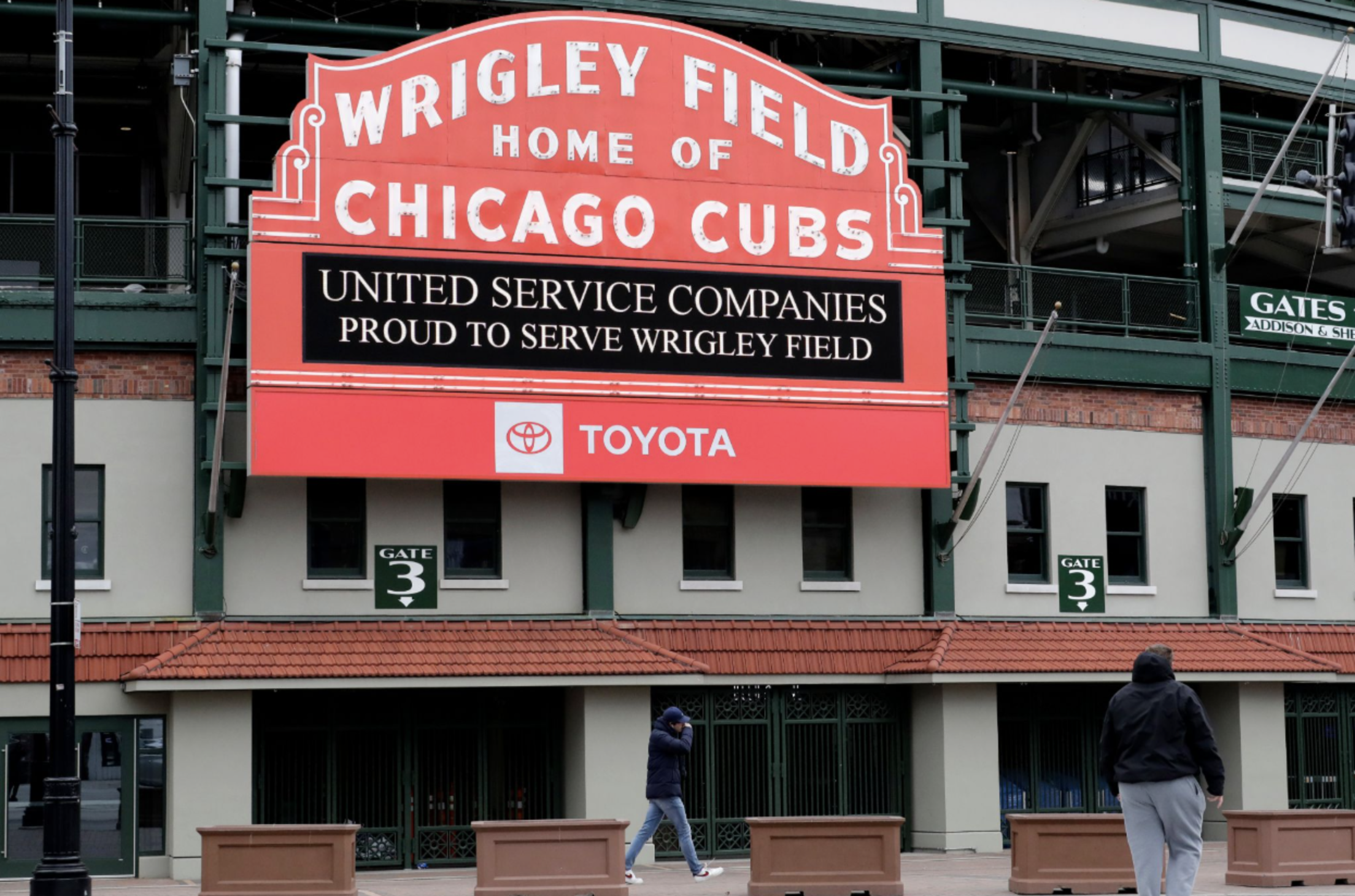 wrigley-field-iconic-red-sign