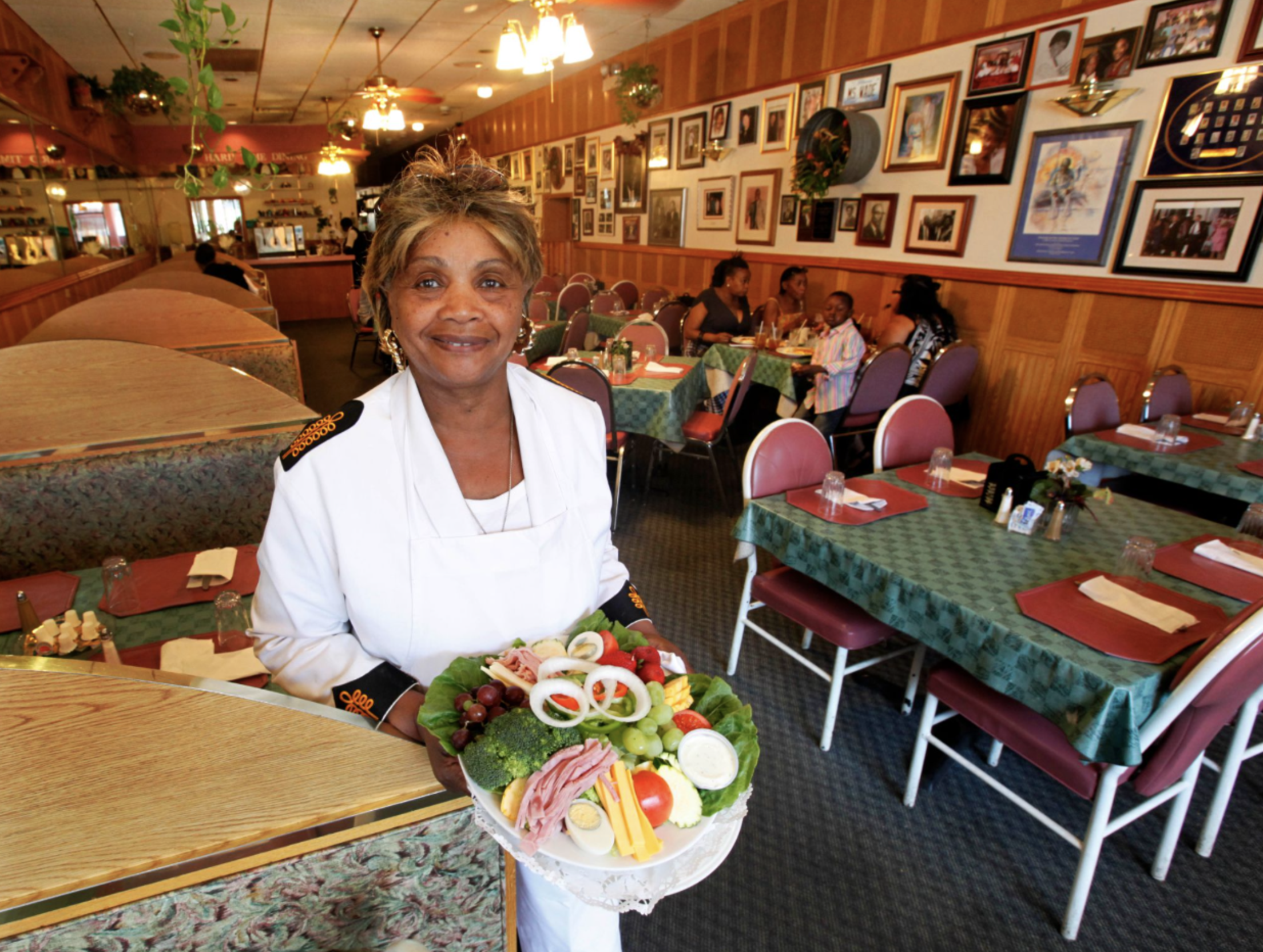 Chicago-Server-breakfast-plate-food