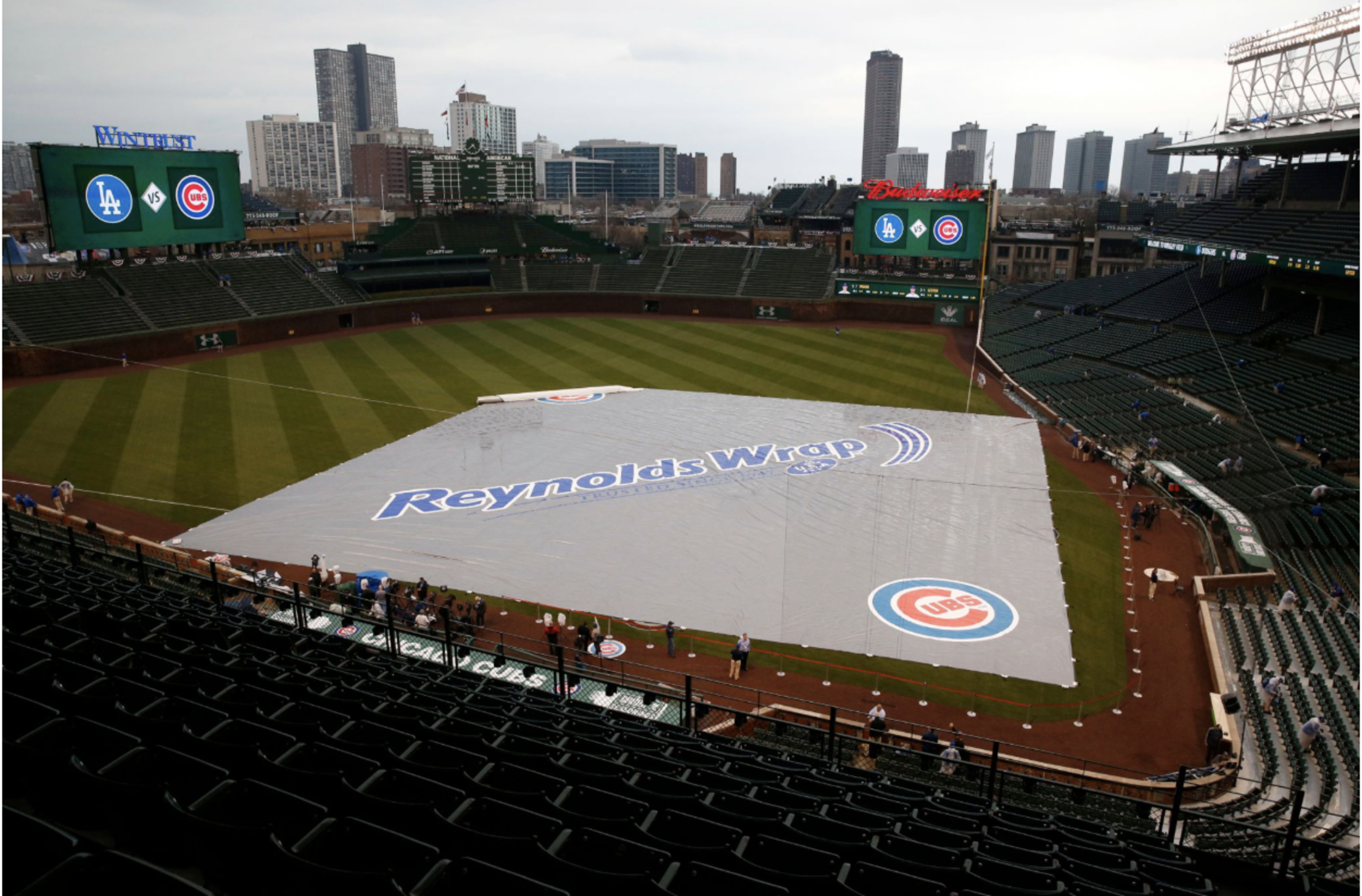 wrigley-field-rain-tarp-delay