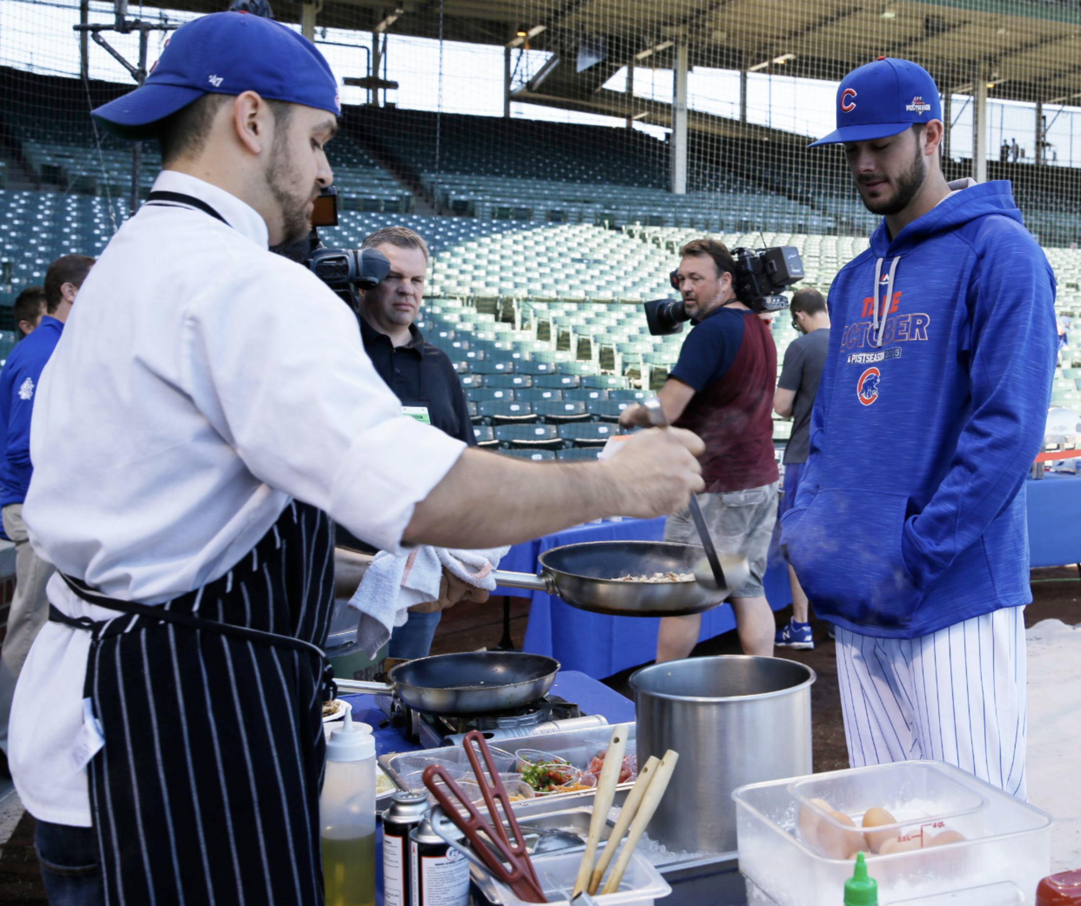 cubs-players-wrigley-stadium-food-event