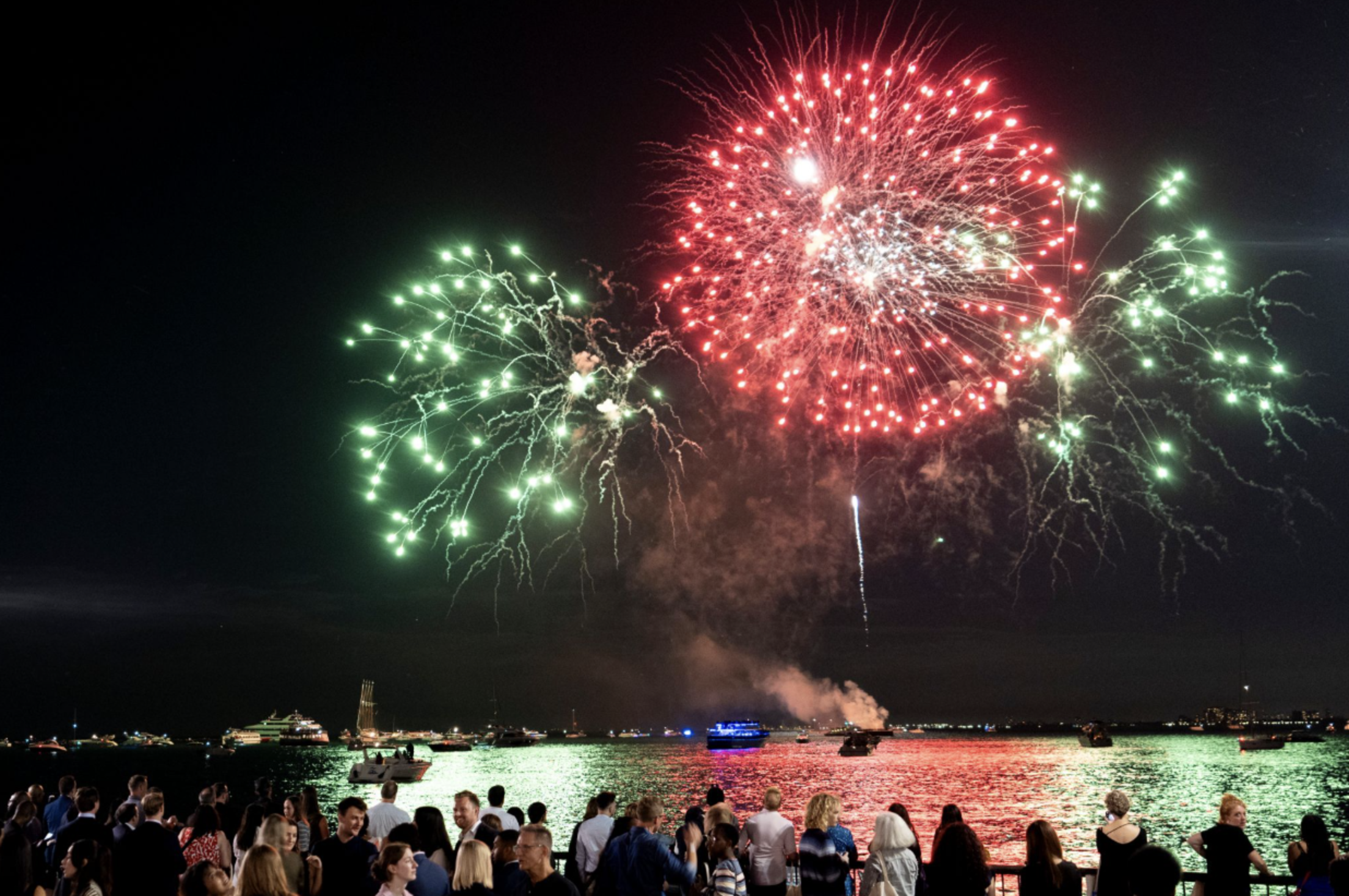 chicago-lakefront-fireworks-crowd-watching