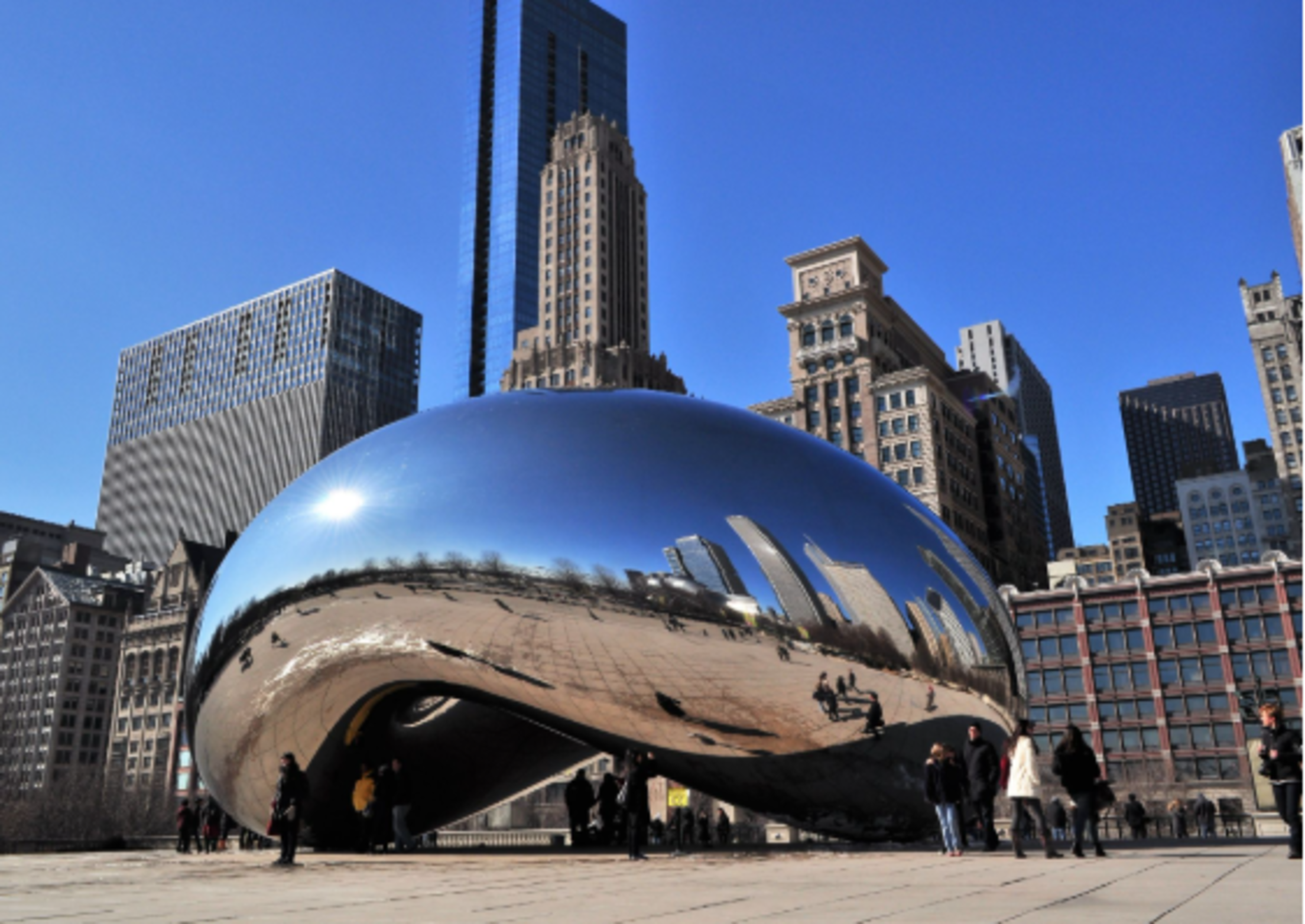 cloud-gate-bean-sculpture-millennium-park-daytime