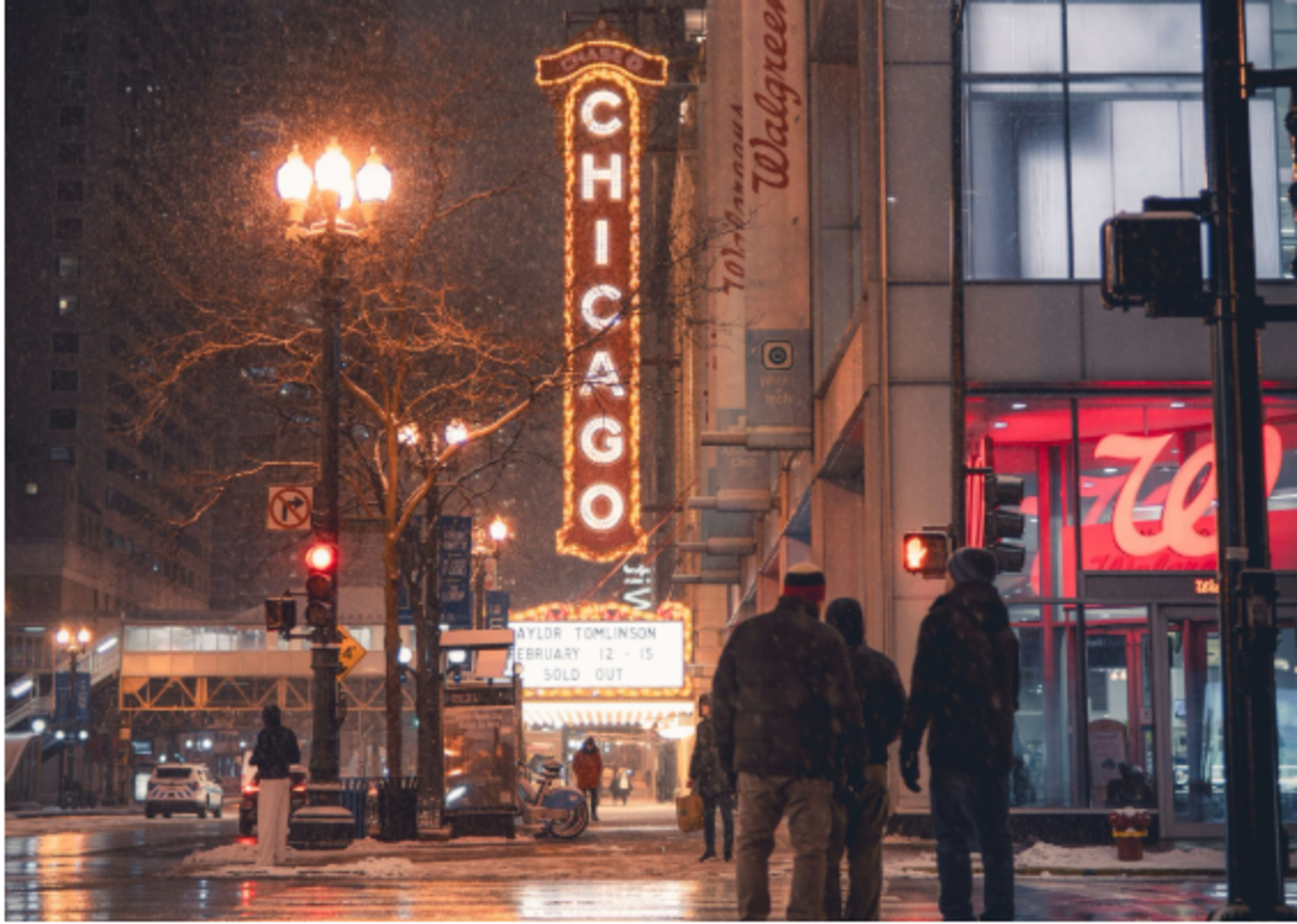 chicago-theatre-marquee-snowy-night