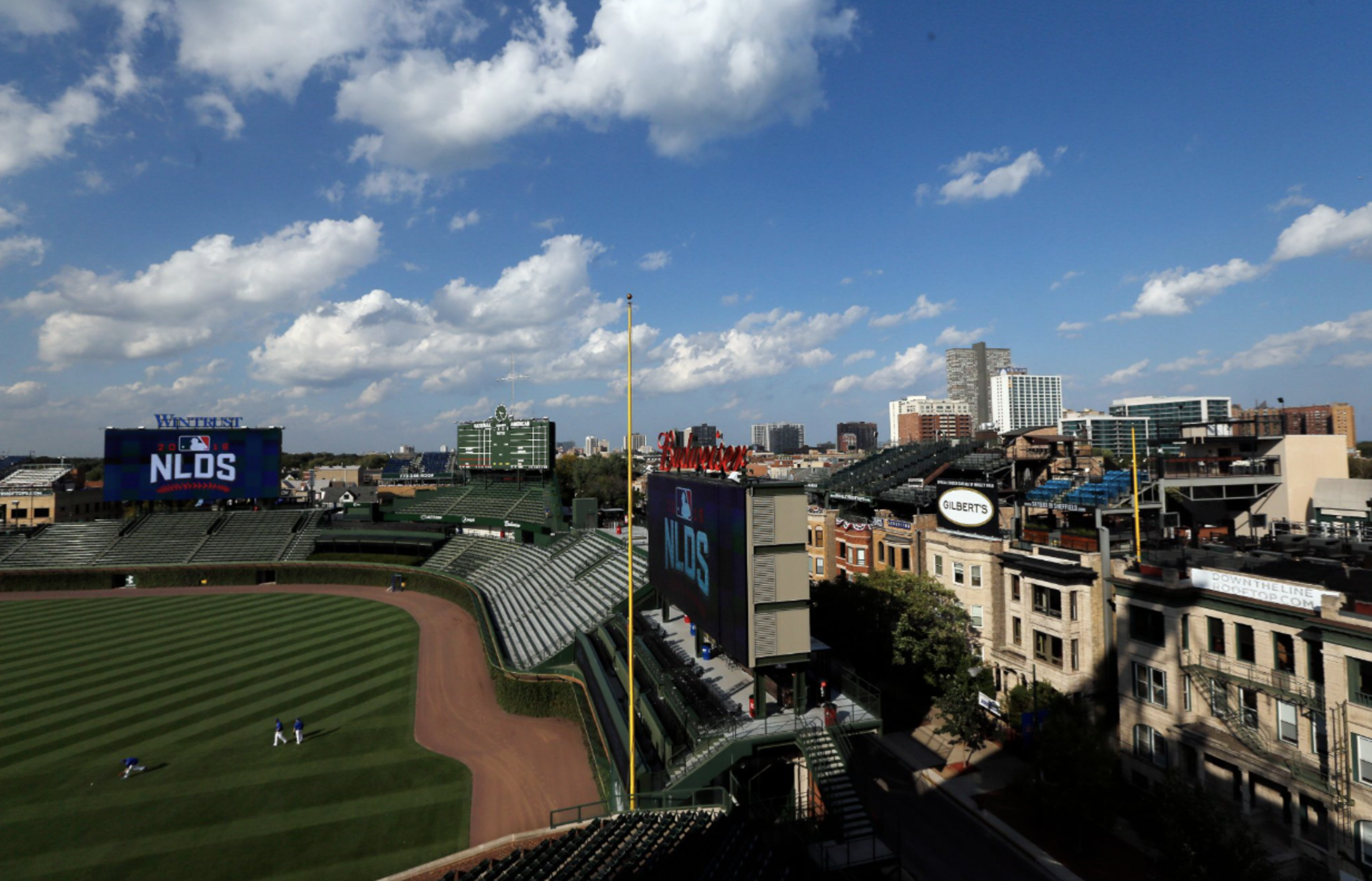 Wrigley-Field-daylight-view