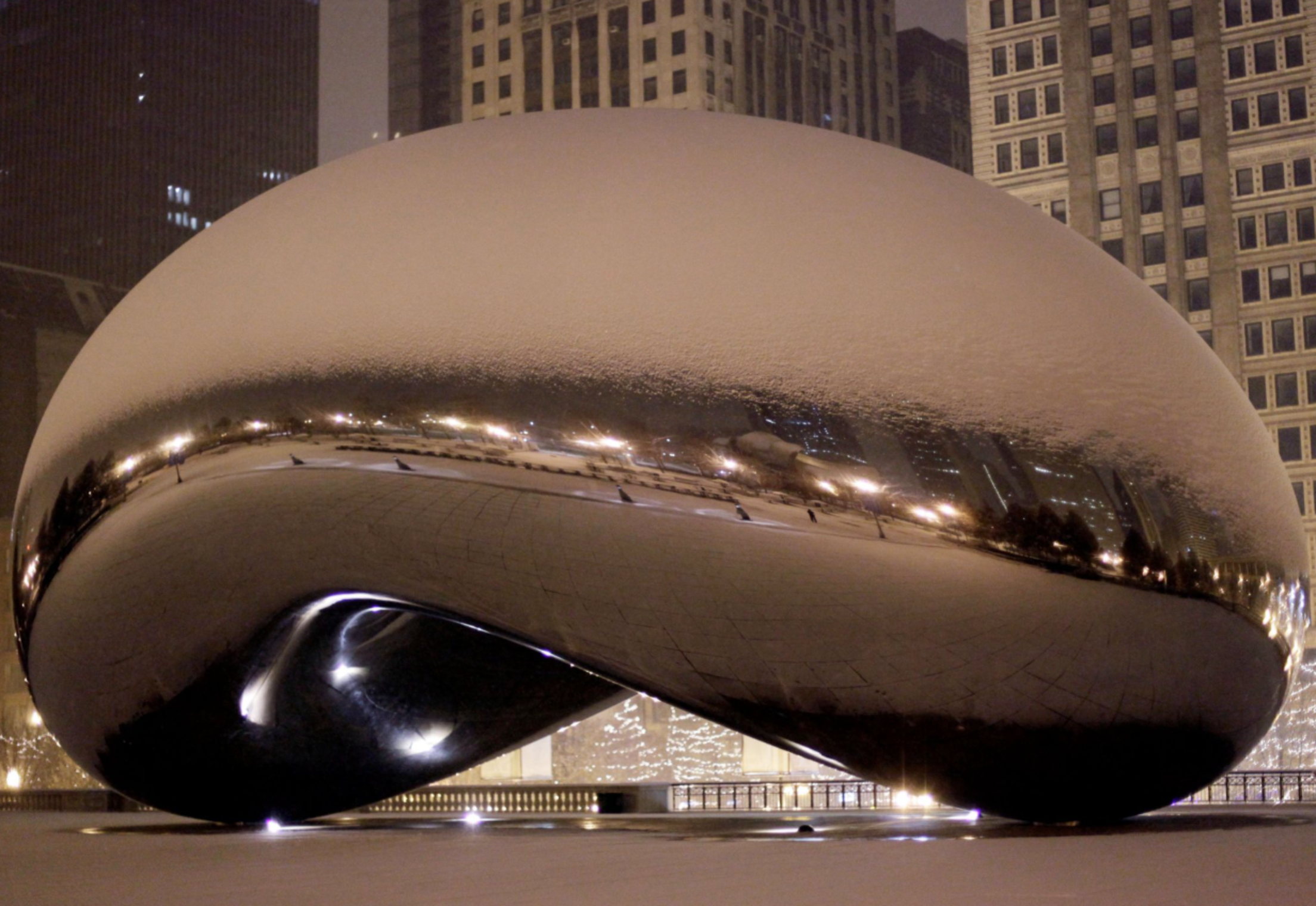 Cloud-Gate-night-buildings