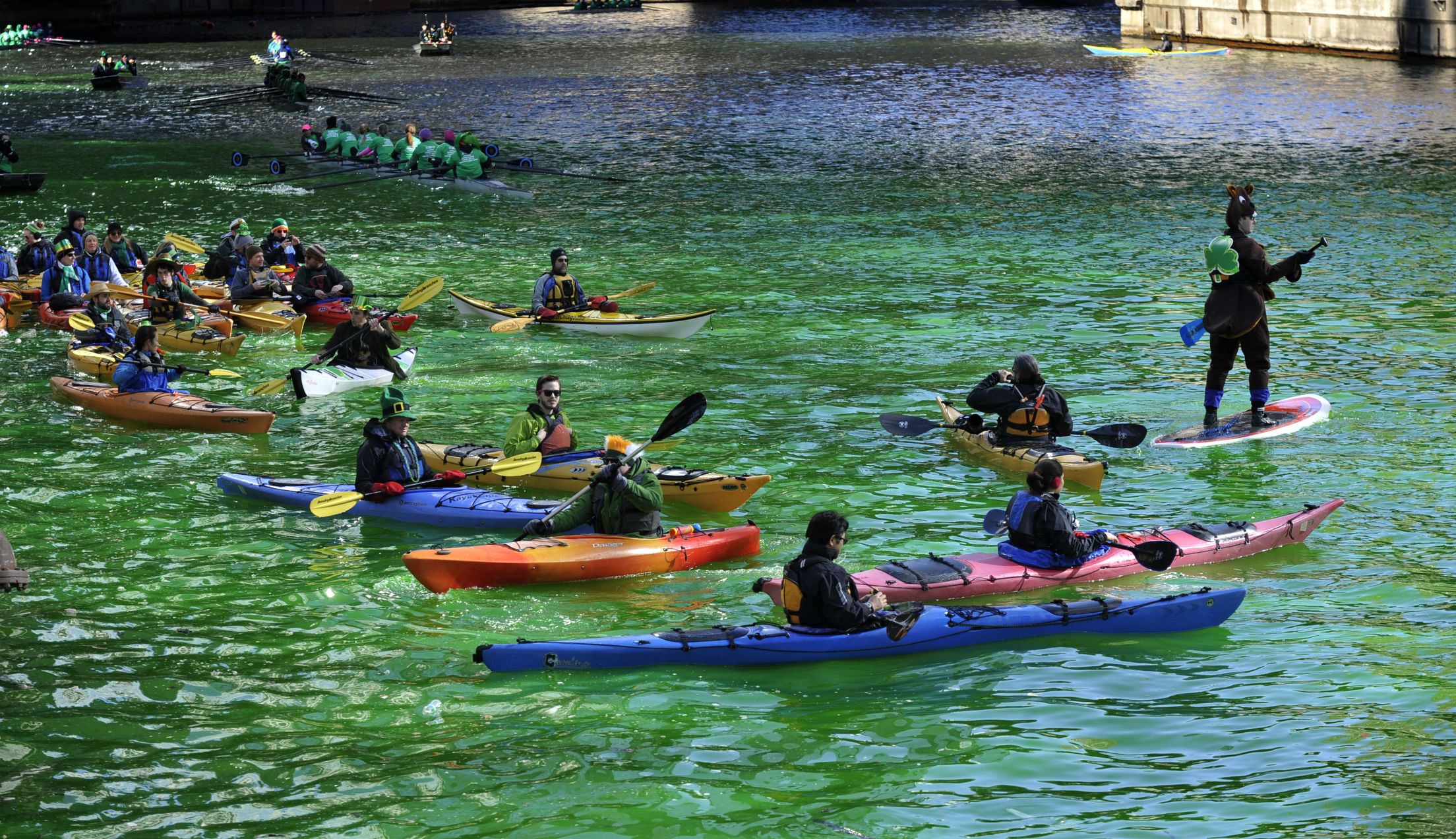 colorful-kayaks-green-chicago-river
