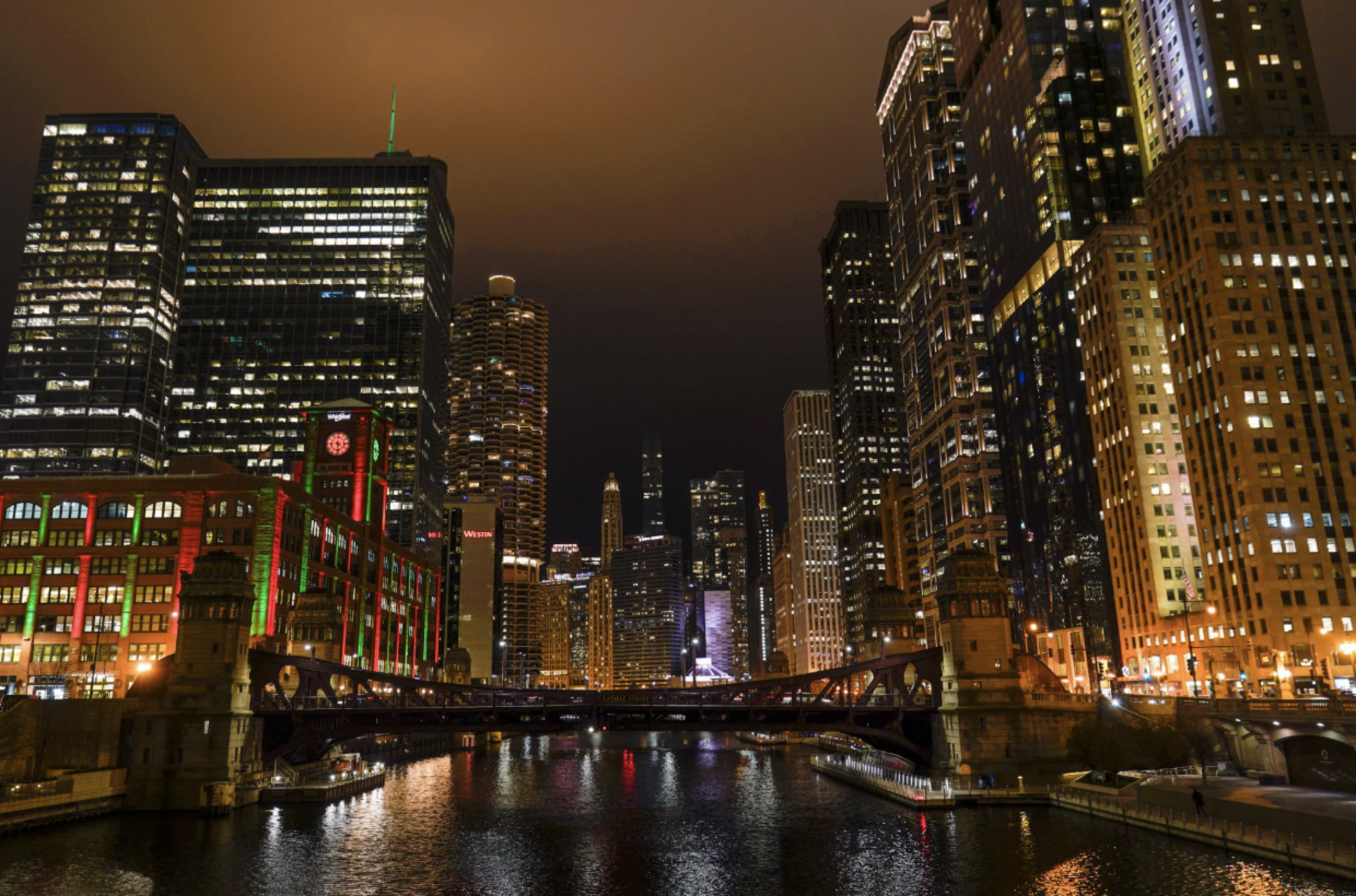 chicago-river-night-holiday-lights