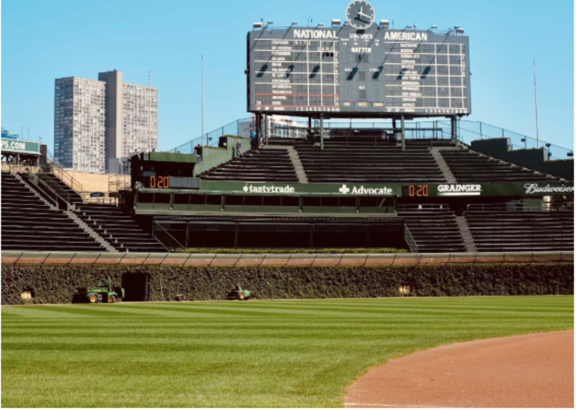 wrigley-field-scoreboard-outfield-bleachers