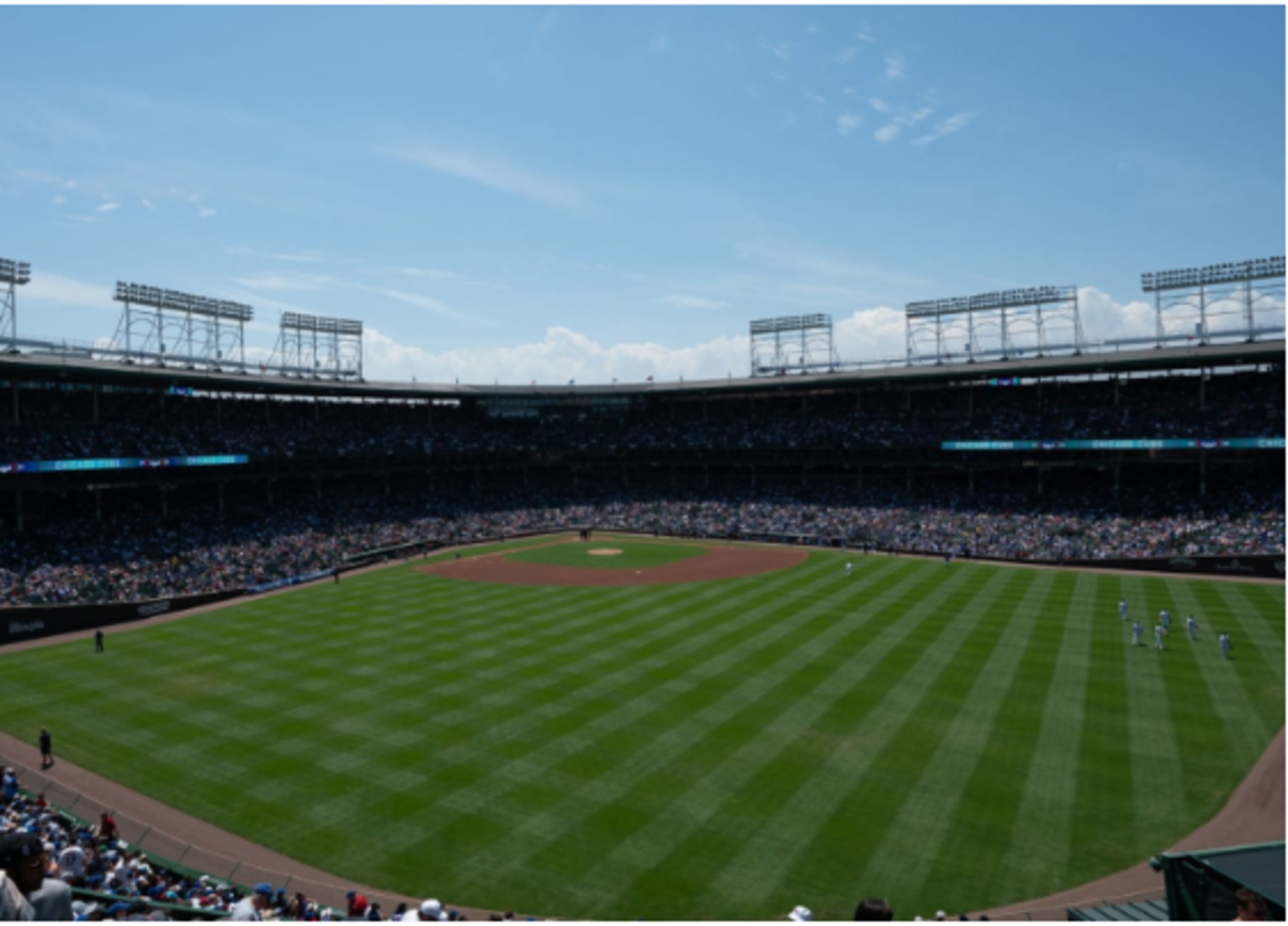 wrigley-field-outfield-panoramic-summer