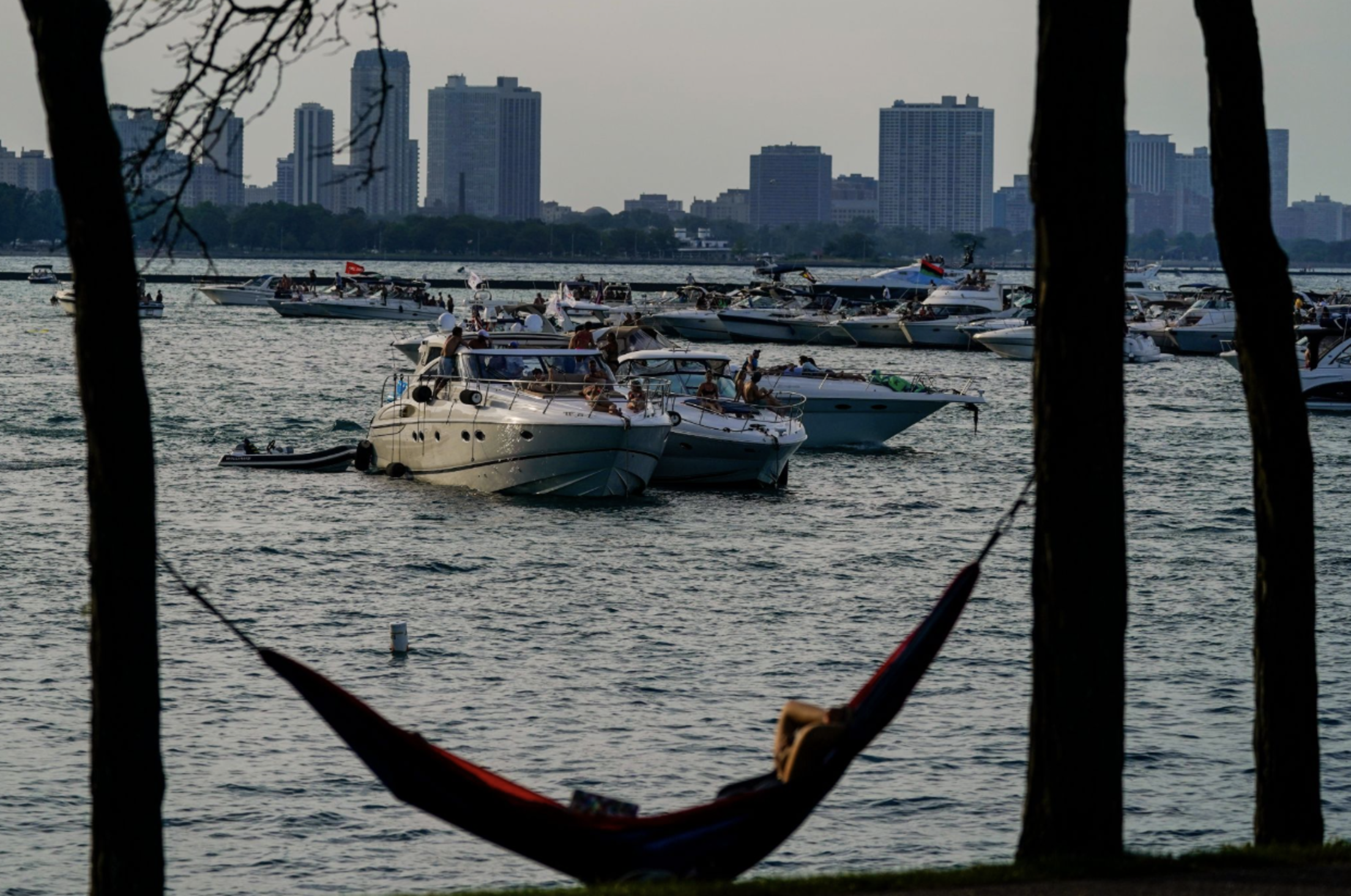 Lake-Michigan-boats-skyline